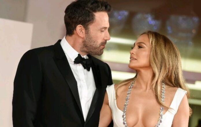 Breaking News: Ben Affleck and Jennifer Aniston Romance Heats Up Amid Rumors of Ben Affleck’s Divorce with Jennifer Lopez. “I Choose Jennifer Aniston Over Jennifer Lopez because she has…See More